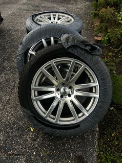 Tire and wheel set