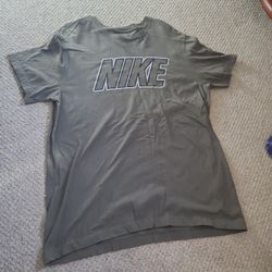 Men's  Nike  Brand New T Shirt Size Large  