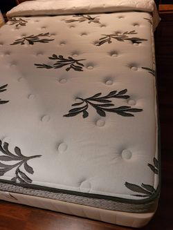 Englander Queen Size Le Indulgence Sweets Plush Mattress In Excellent Condition
