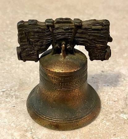 Vintage Collectible Souvenir Miniature Engraved Philadelphia Liberty Bell Pass & Stow Paperweight Home Decoration Accent