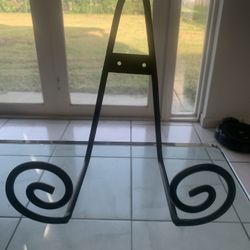 Black Metal Easel 