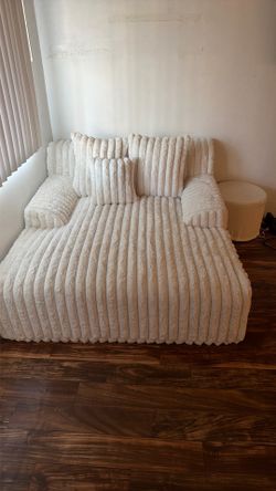 Day bed brand new pick up only