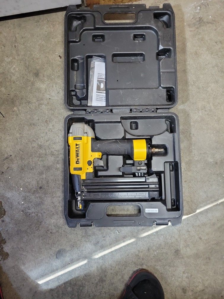 Dewalt 18 Guage Brad Nailer