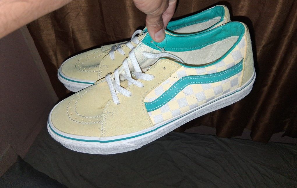 vans size 10.5 shoes 40 dollar each 30 lowest