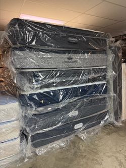 25 different king-size mattresses to choose from from $300 to 888 for Stearns and Foster
