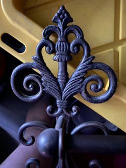 Metal towel holder