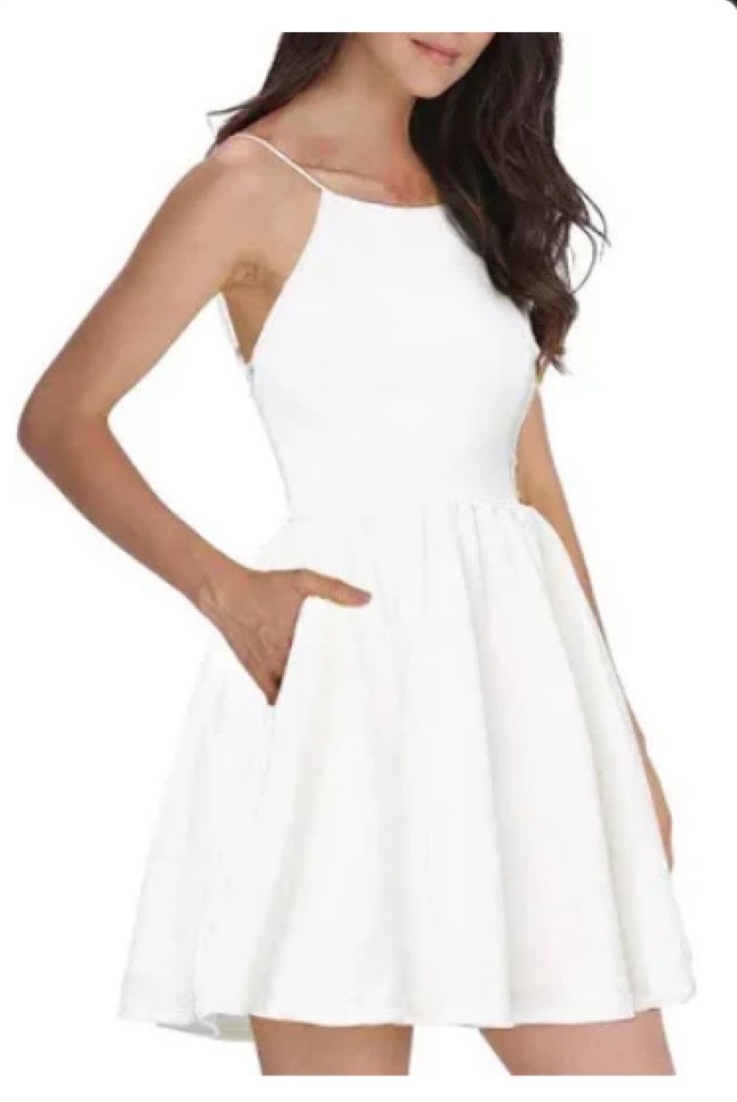 NWT Fancyinn Dress  With Pockets White Size M