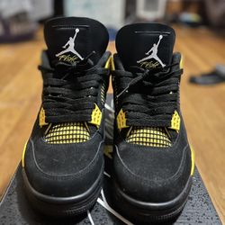 Jordan 4s Thunder 