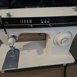 Singer 3102 Sewing Machine