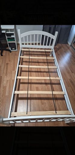 Twin size bed