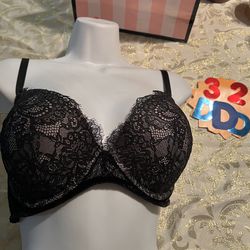Victoria’s Secret push up bra in 32 DDD🖤