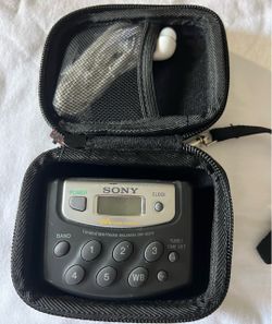 SONY SRF-M37V WALMAN DIGITAL MUSIC WITH SONY EARBUDS