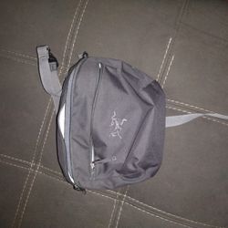 Arc'teryx Mantis 2 waist pack in black. 
