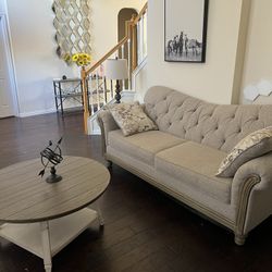 Moving Sale! Full Living Room Set! Like new! Couches And Tables 