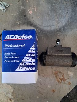 AC Delco Drum brake cylinders (2)