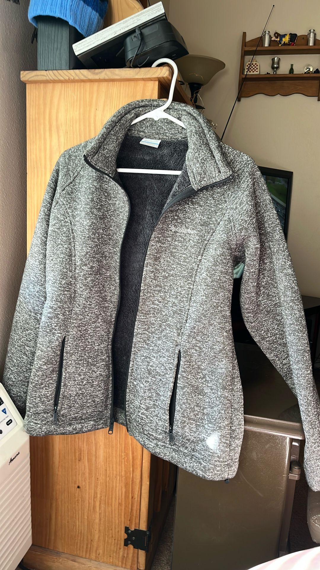 Women. Columbia Warm Jacket.