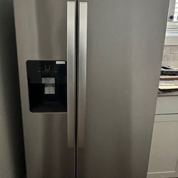Whirlpool Refrigerator - Very Good Condition