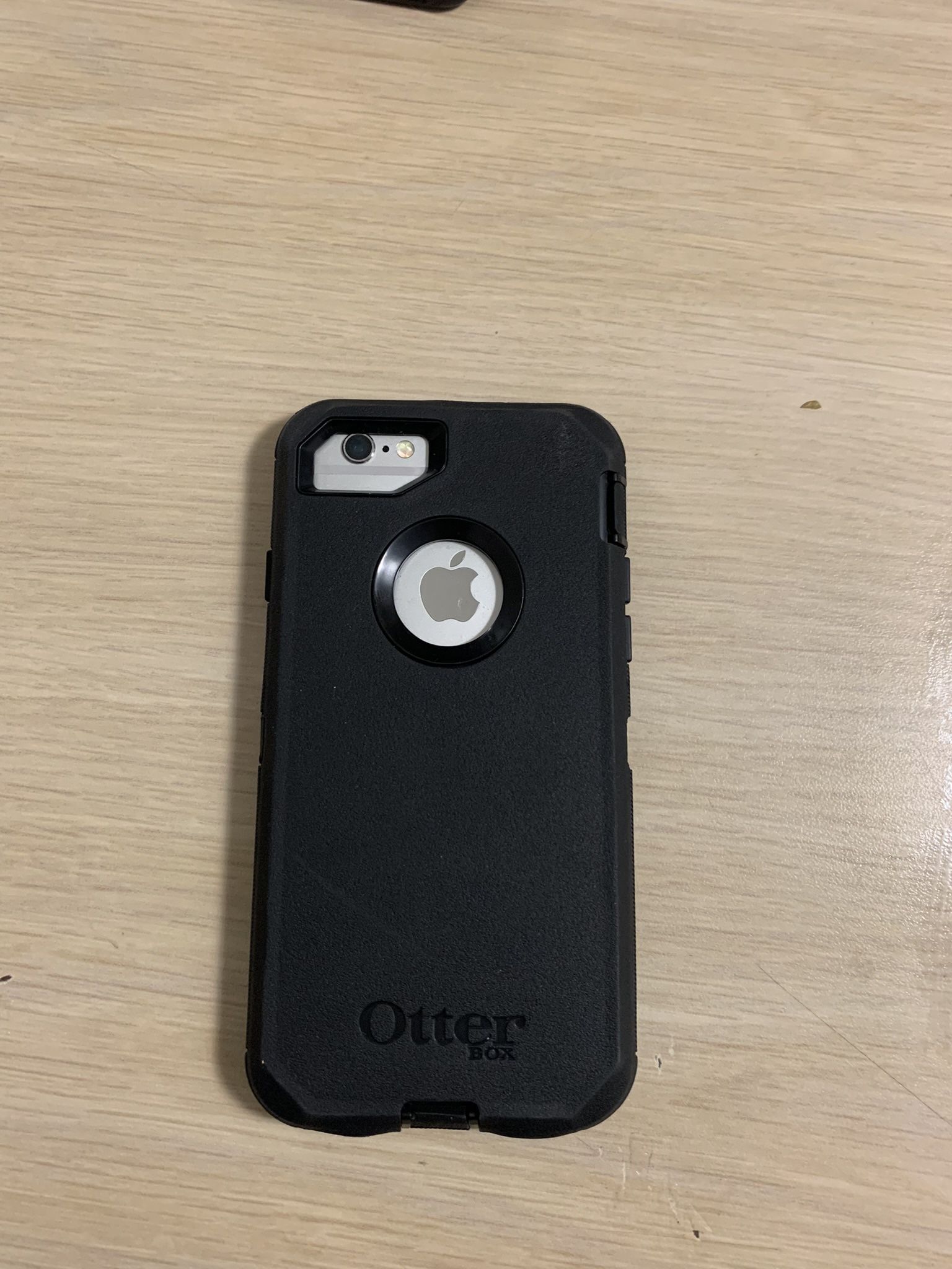 Used iPhone 6 (sliver & Comes With Free Apple Id)