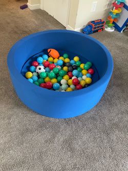 Kids ball pit