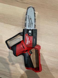 Milwaukee M12 FUEL HATCHET 6” Pruning Saw – Tool Only