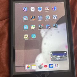 Apple Ipad 5th  Gen Wifi Only 32 Gb