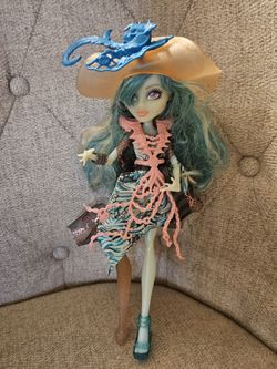 MONSTER HIGH DOLL