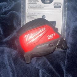 25ft Milwaukee Magnetic Tape Measure 