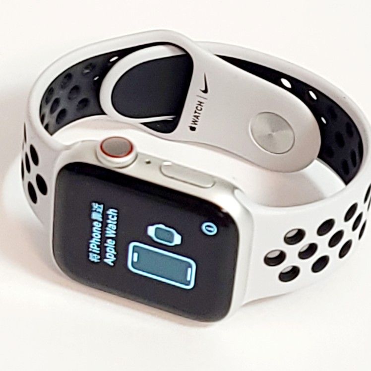 Apple Series 5 Nike Watch w/ GPS