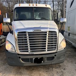 2015 Freightliner Cascadia-MANUAL 10 Speed