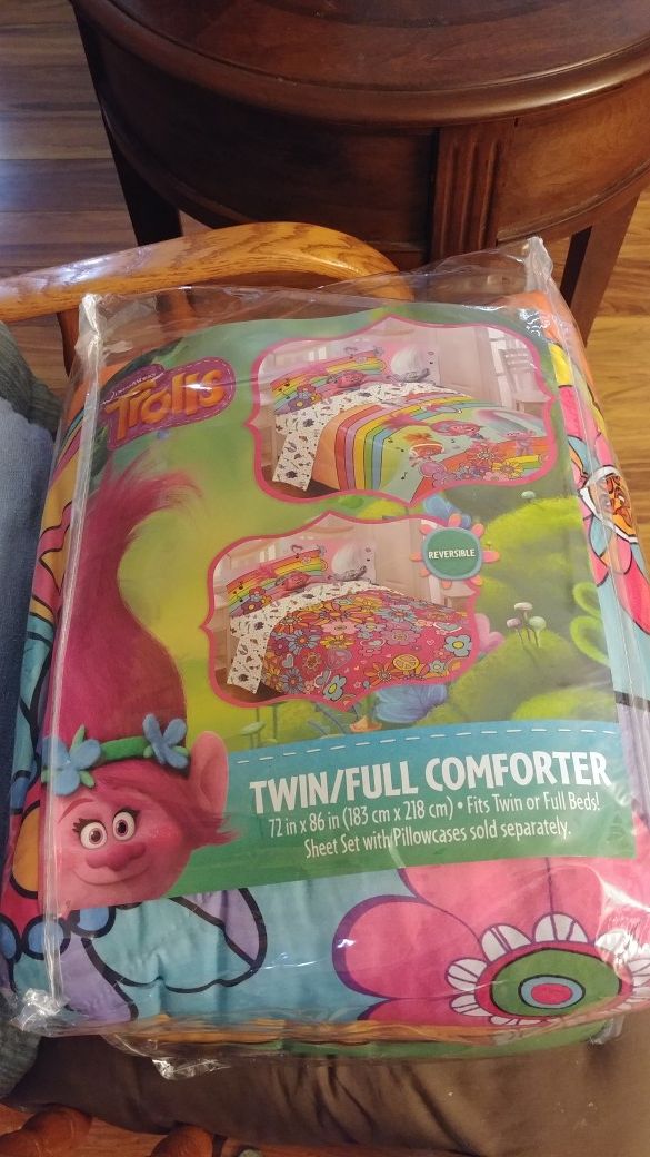 Trolls twin/full comforter