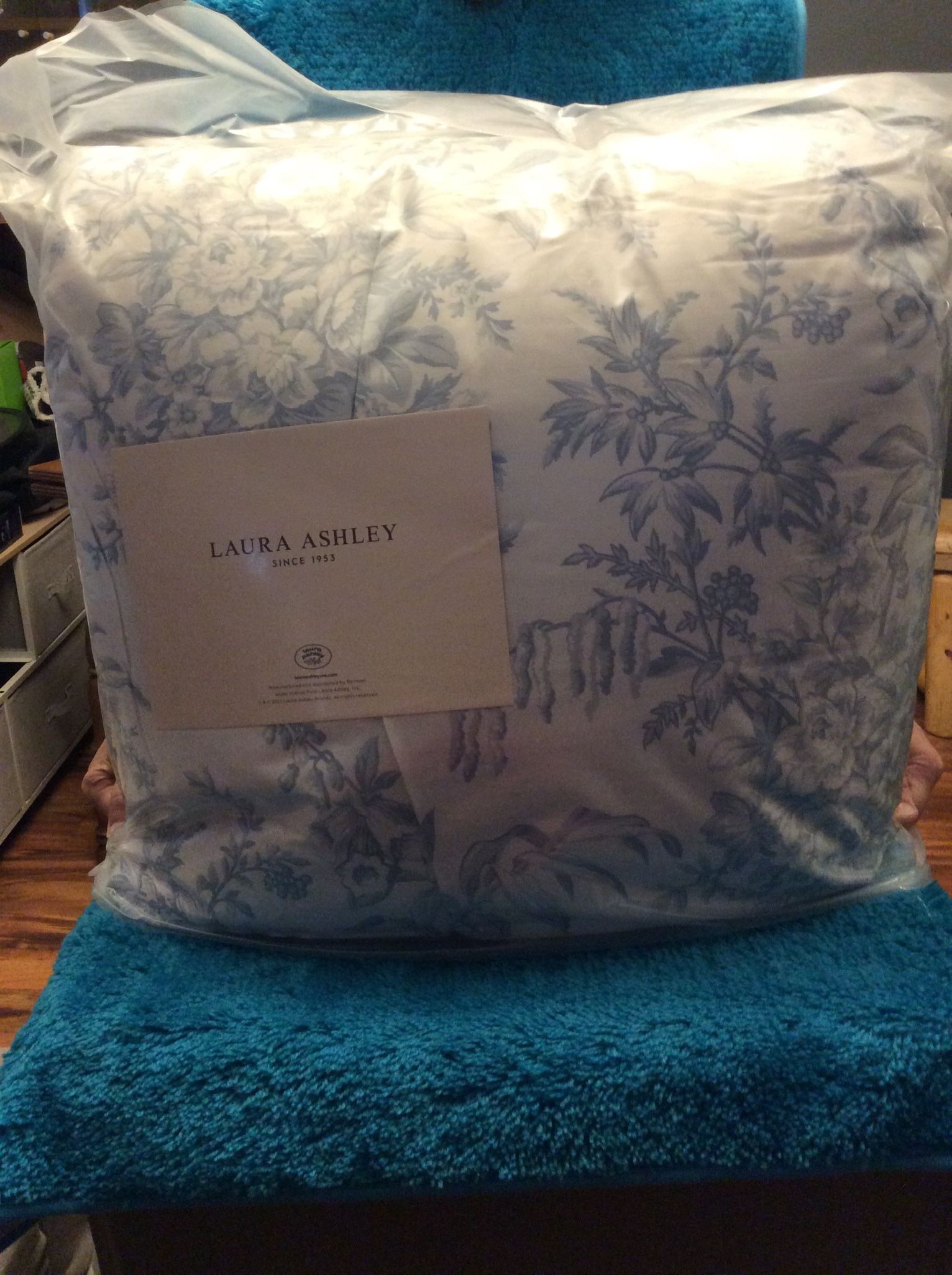 Laura Ashley, Twin Comforter