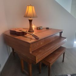 PIANO-BABY GRAND 