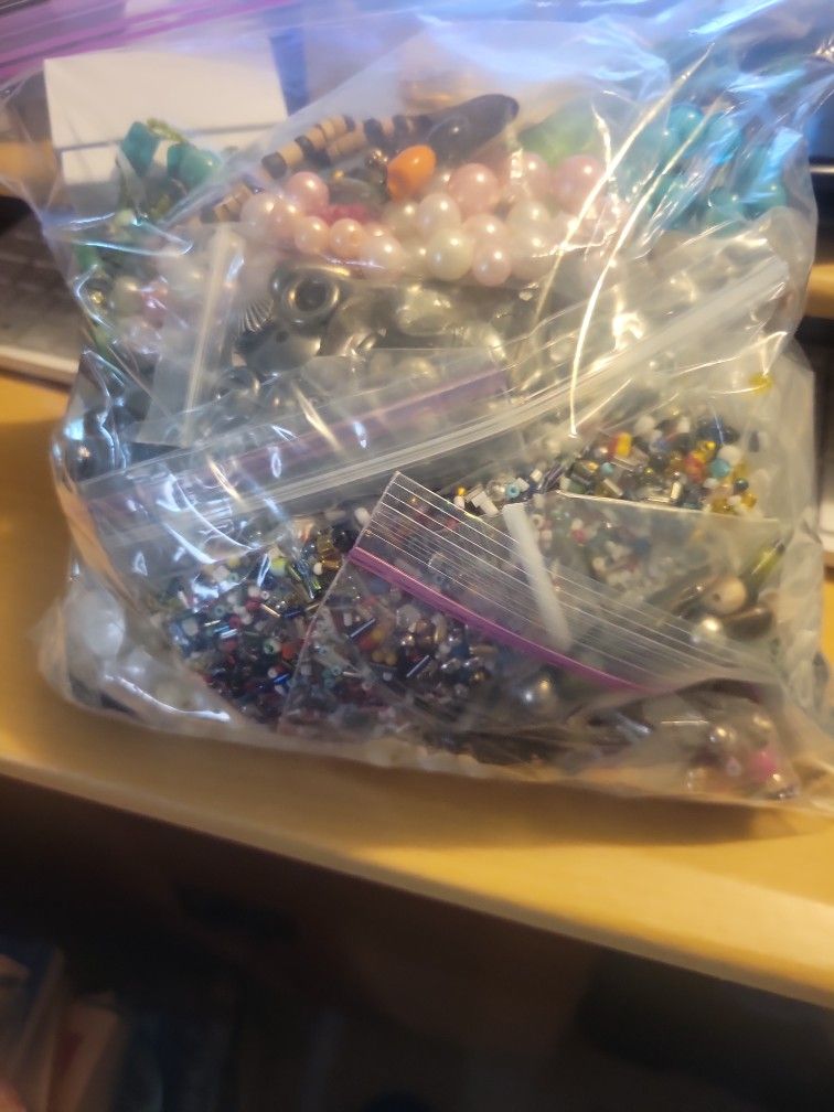 6.4 Lbs Of Beads For Jewelry Making And Jewelry 