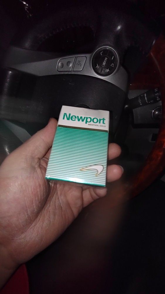 Newport Short Menthol Gold Carton