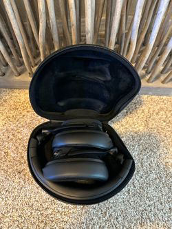 Heavy’s HIH over Hear Headphones 2BAOA-H1H