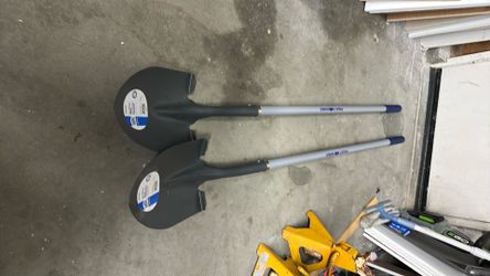 Fiberglass shovels