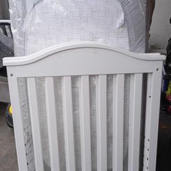 Baby Crib & Mattress  3in1 (Never Used)