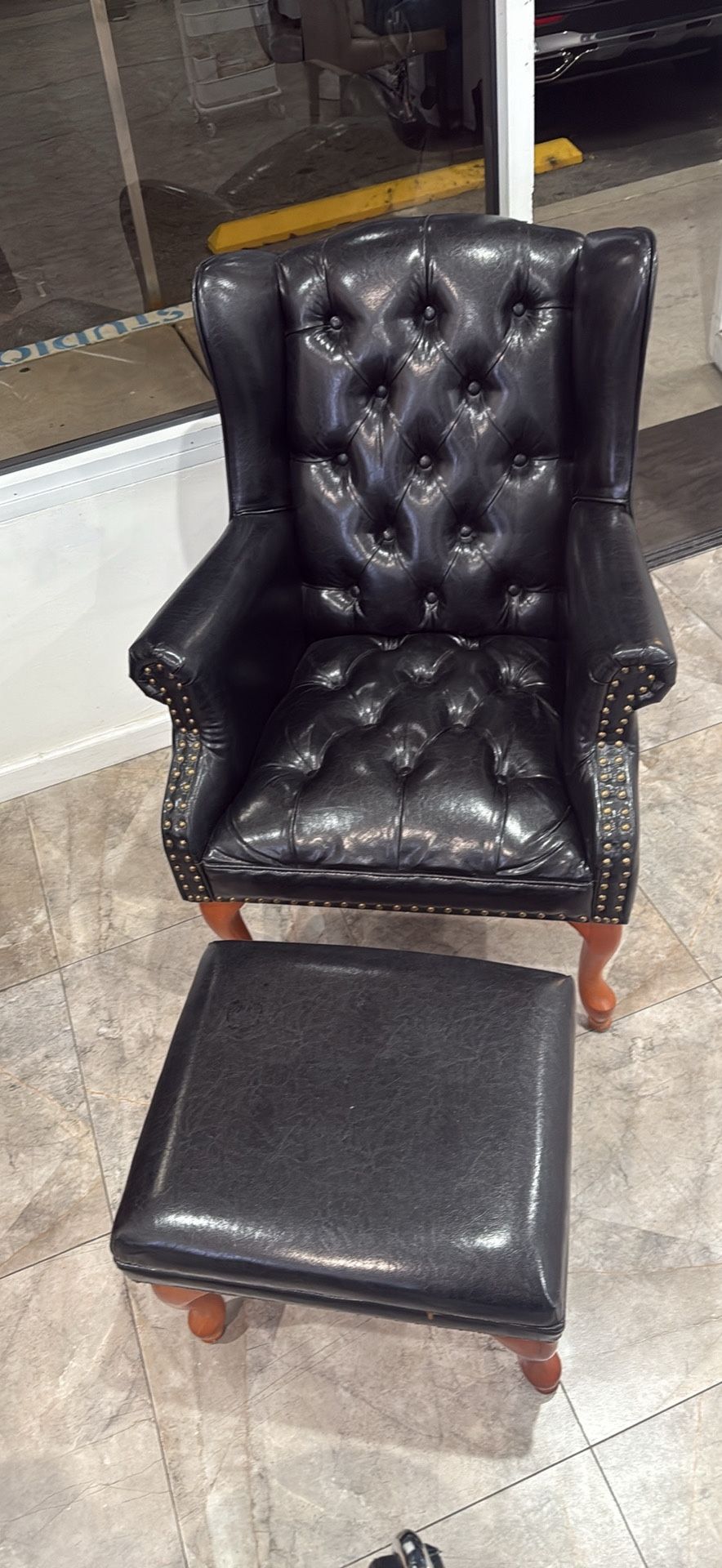 Chair With Foot Rest 