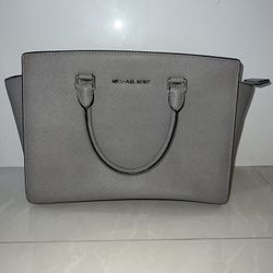 Michael Kor’s Leather Purse 