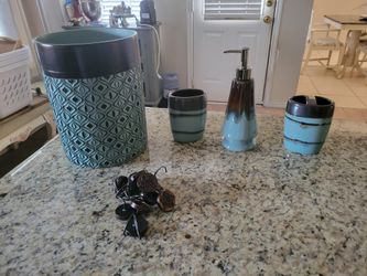BATH DECOR SET BRAND NEW