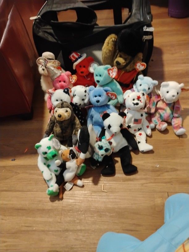 Lot Of 17 Beanie Babies