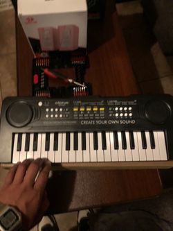 **SALE SPECIAL** Small children’s 32 key piano