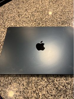 Apple - MacBook Air 13-inch Laptop - Apple M4 chip Built for Apple Intelligence - 16GB Memory - 256GB SSD - Midnight