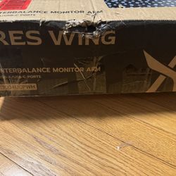 Ares Wing Counterbalance Monitor Arm with USB-A / USB-C Ports – Sealed