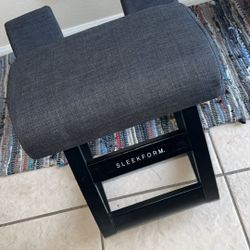 Sleek Form Kneeling Chair