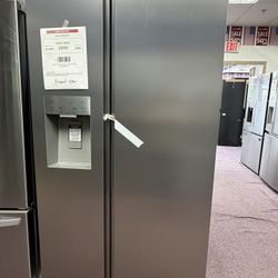 29.1-cu ft Standard-Depth 36-in Wide Side-by-Side Refrigerator with Ice Maker Water and Ice Dispenser (Stainless steel)