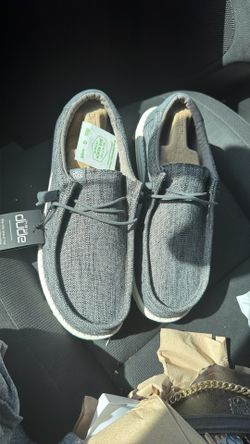 Men’s grey knit hey dudes
