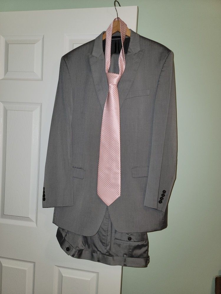 Calvin Klein Men Suit In Jacket 42L And Pans 36x30 Includes Ck Shirt And Brand New Tie For Free