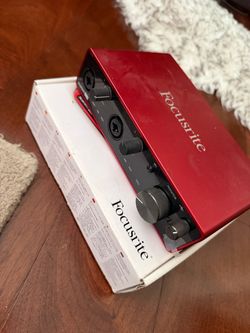 3rd gen 4i4 Focusrite Scarlett Audio Interface with Box