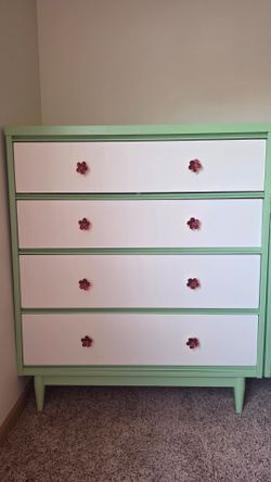 Green and white flower dressers